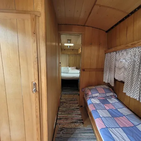 Green Bus Lofoten -Inga Royal Suitte - Youth Hostel - The 608 High & Long Hunter'S Cabin *